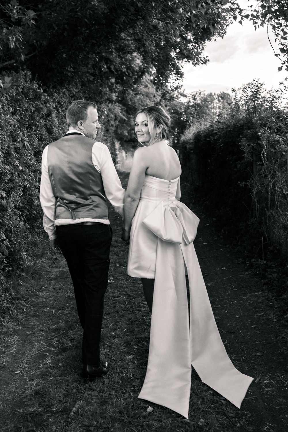SUFFOLK WEDDING PHOTOGRAPHY - MARQUEE GARDEN WEDDING SUFFOLK