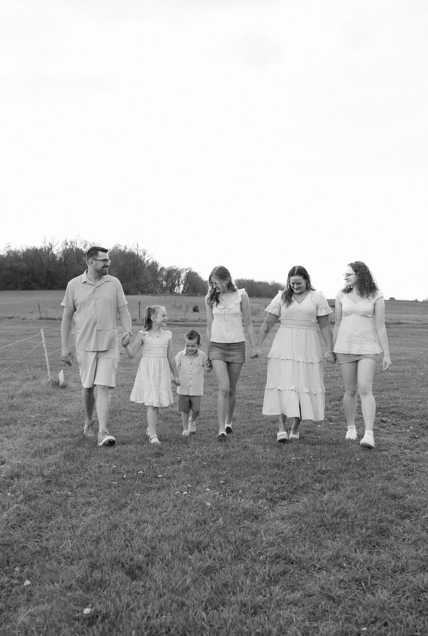 Waynesboro, Virginia lifestyle photographer capturing outdoor family portraits. Cherish authentic moments and freeze memories.