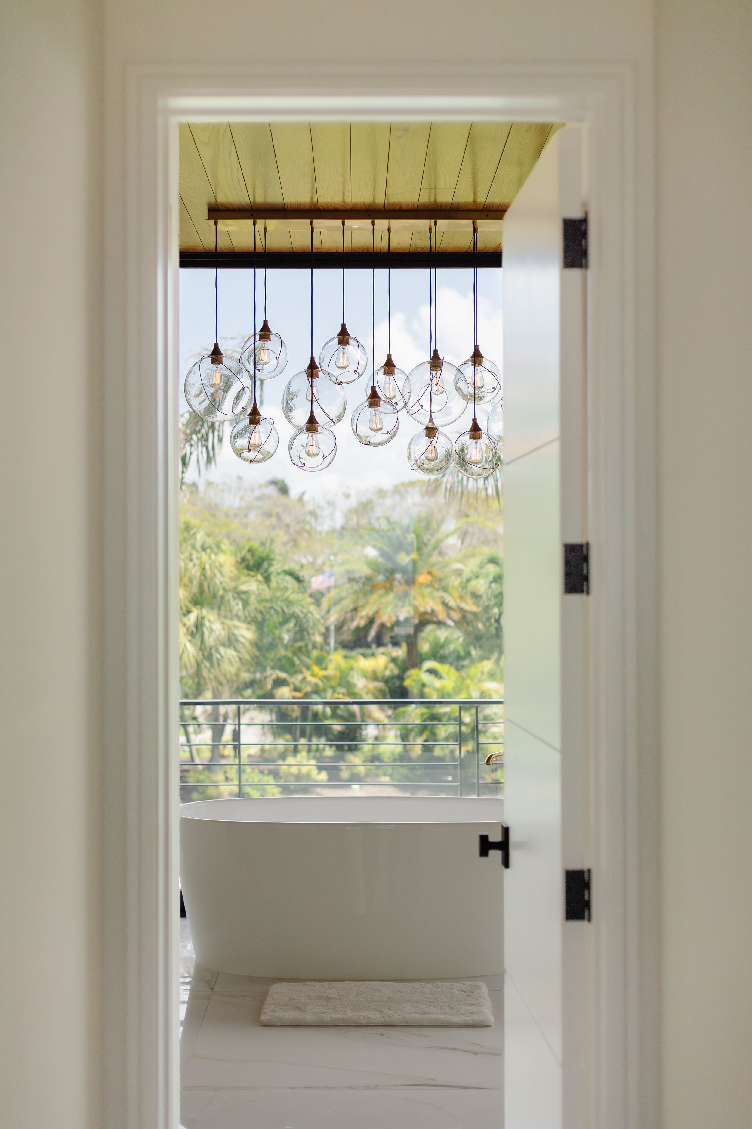 Tara Correa's photography focuses on capturing the architectural interiors of commercial and residential spaces.