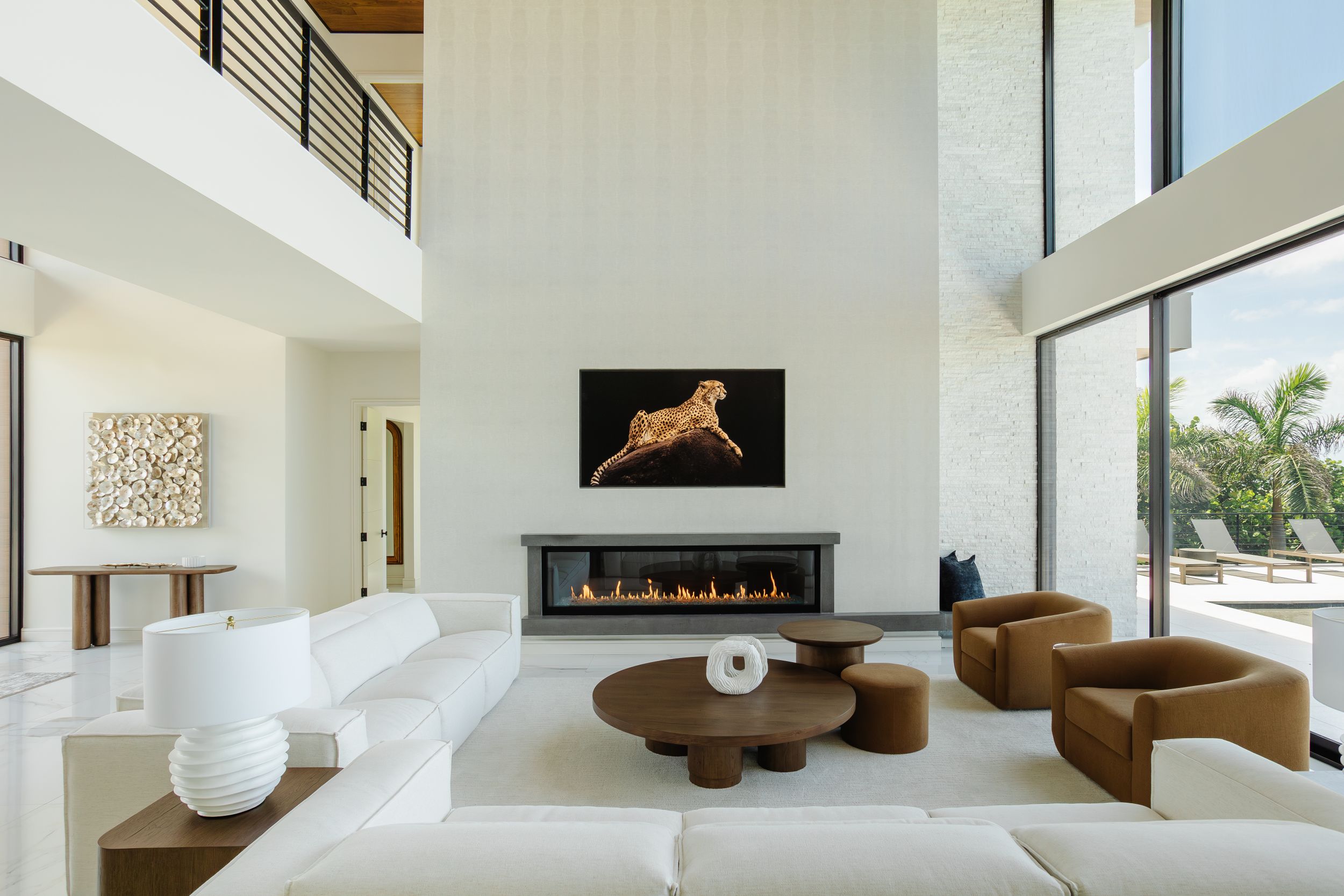 Tara Correa's photography focuses on capturing the architectural interiors of commercial and residential spaces.
