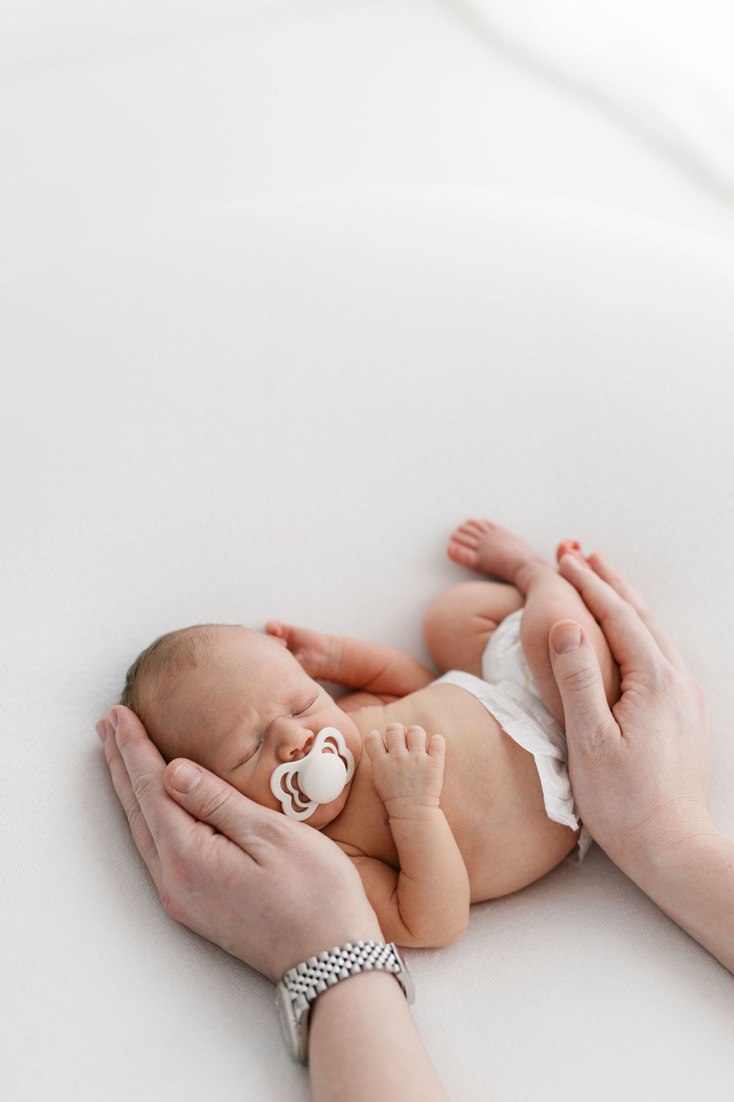 Newbornkuvaus studiolla Valokuvaaja Ella Marin Oulu