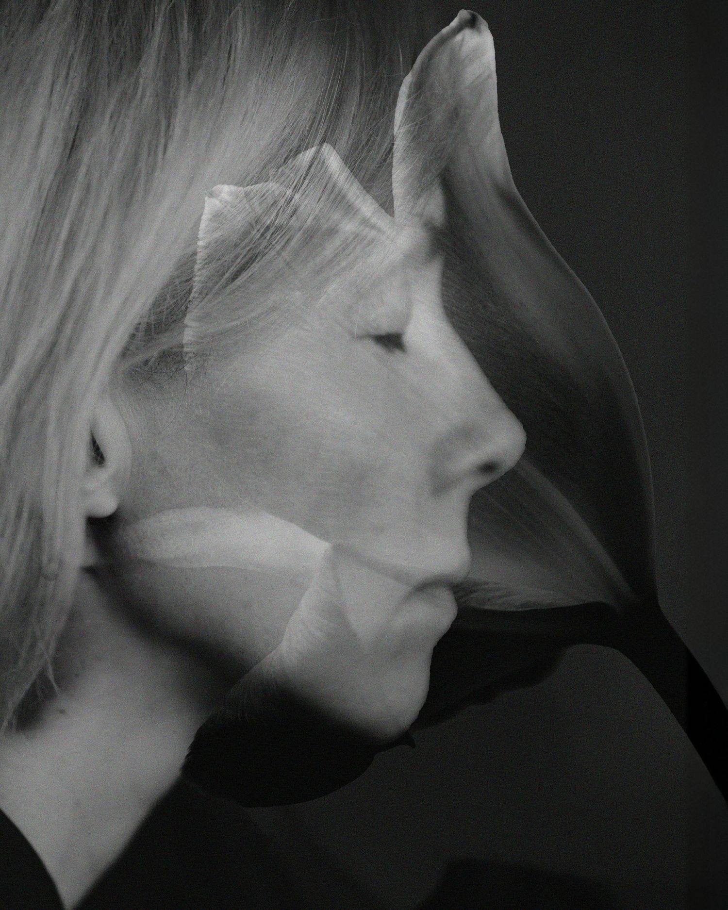 Masha Bakhtina 
Self-Portrait 
autoportree
fotograaf tallinnas
pildistamine 
mustvalge
