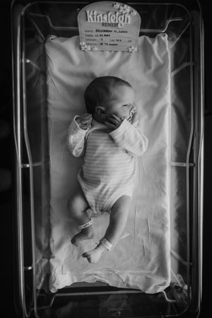 Newborn fresh 48 photography captured by southern Maryland newborn fresh 48 photographer Mallory Bramlett