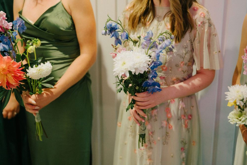 flower with bridemaid : Sunshine coast wedding