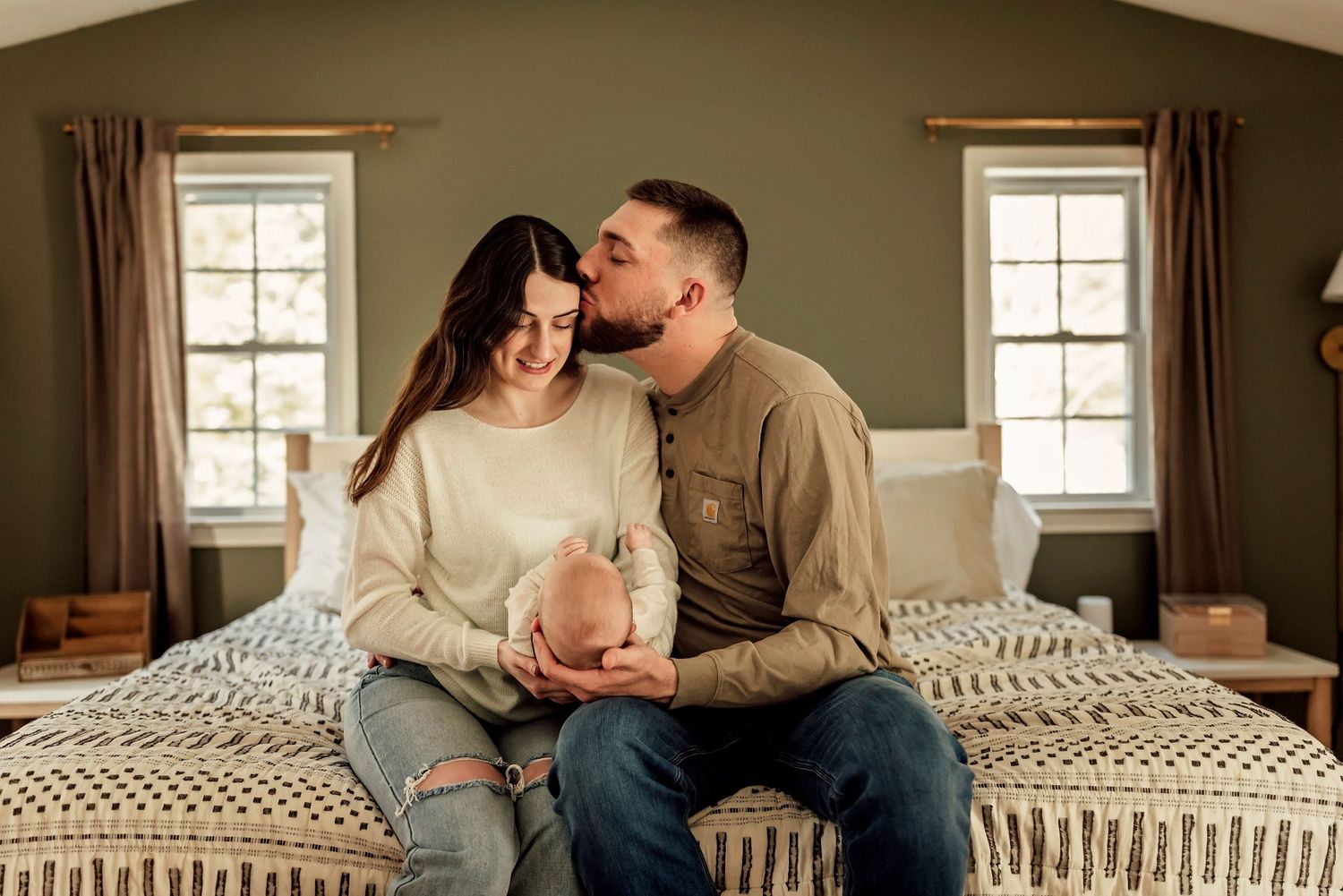 Central Massachusetts North shore in home newborn lifestyle photographer natural unscripted family session
