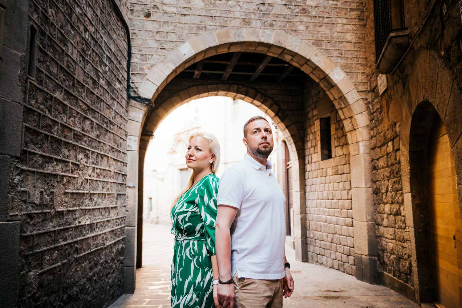 Anniversary photo shoot in Plaça Sant Felip Neri