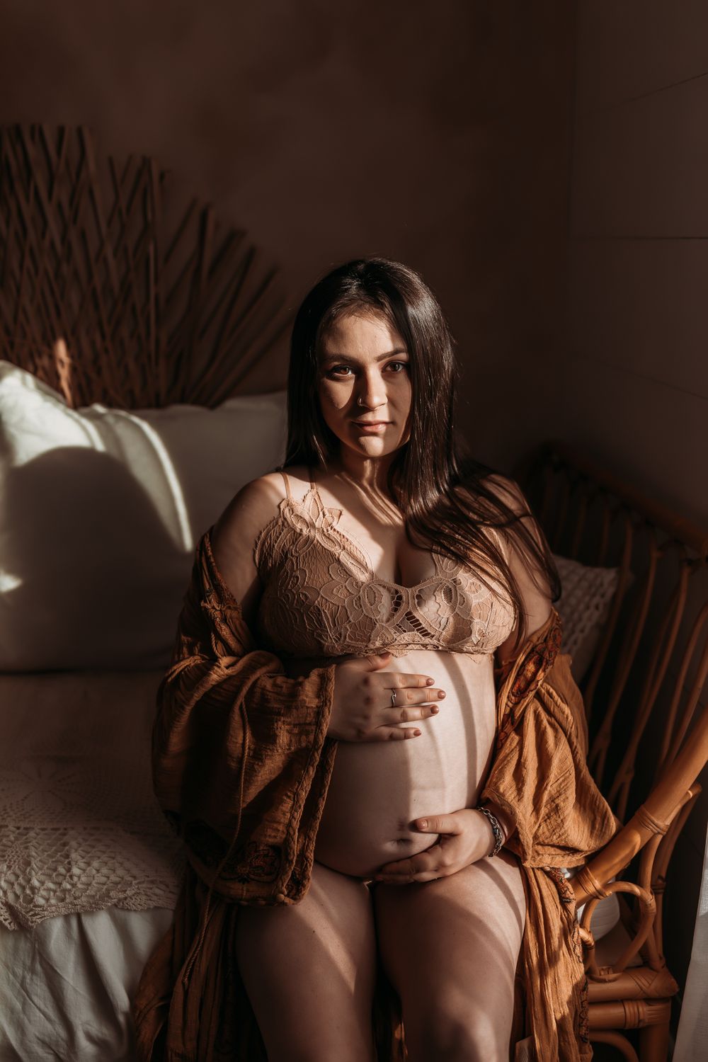 maternity photographer, Kansas City, Oregon, South Carolina, Arizona, family photographer, film, lifestyle, moody, photography