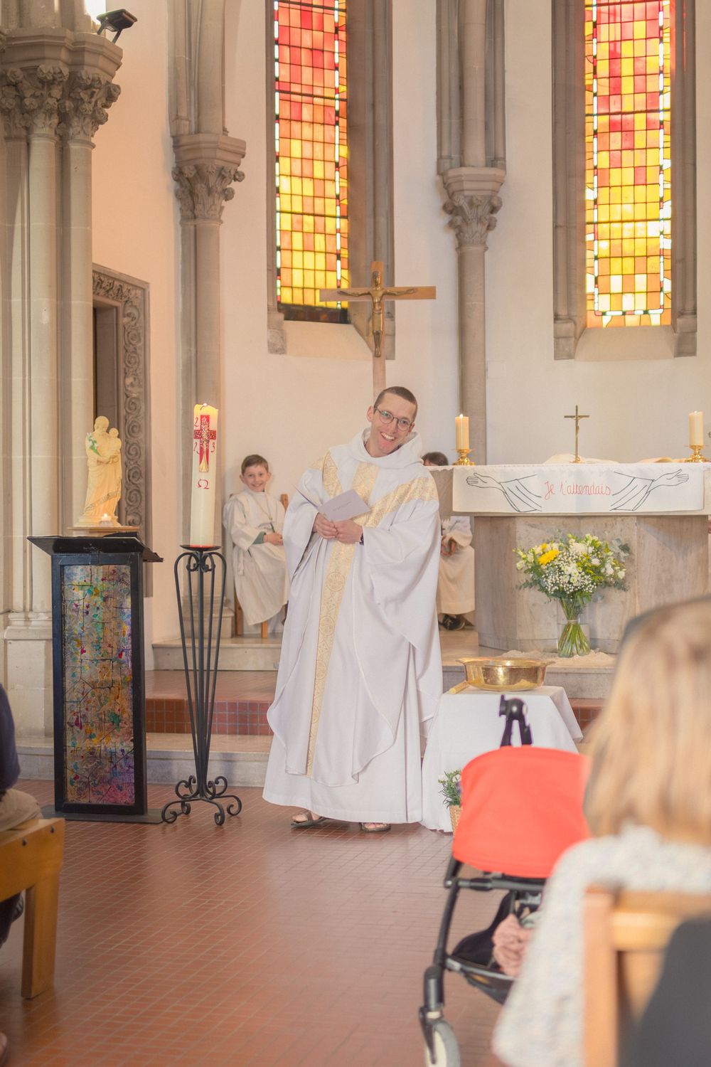 église prêtre bapteme couple enfant bébé curé Saint Dizier haute marne meuse st Dizier cérémonie shooting phogrpahe