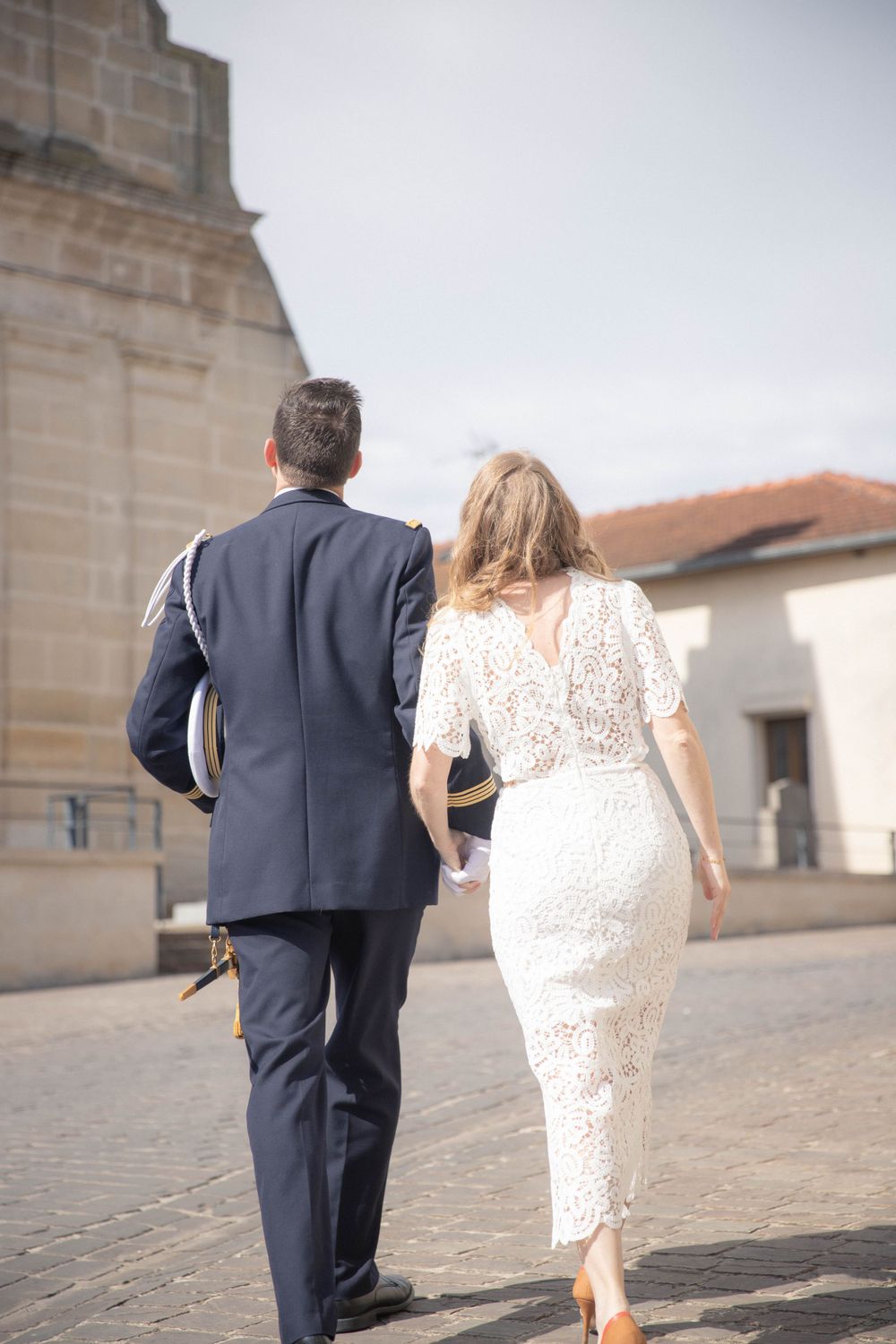 mariage femme homme alliance robe blanche naturel photographe haute marne Saint Dizier meuse marne militaire robe mariée uniforme