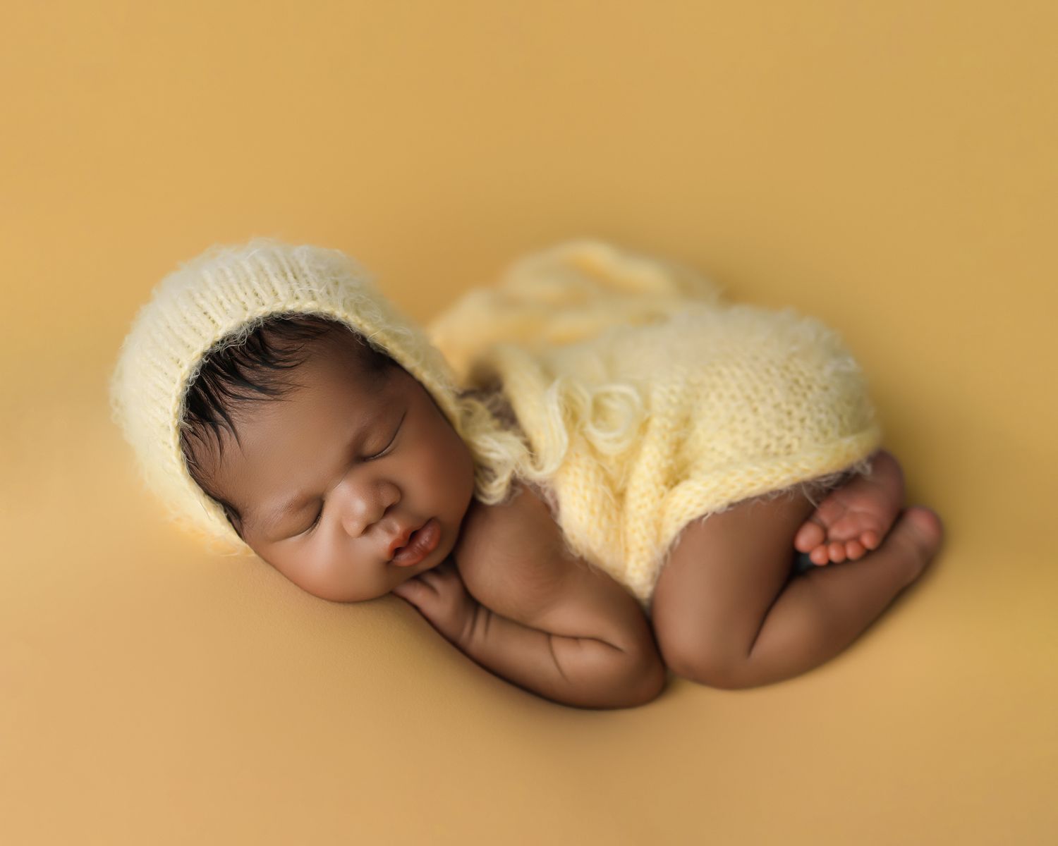 Newborn photography studio located in between Atlanta, Georgia and Birmingham, Alabama with full service photo studio.