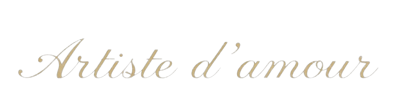 Elegant cursive text reading 'Artiste d'amour' written in gold calligraphy on a light background.