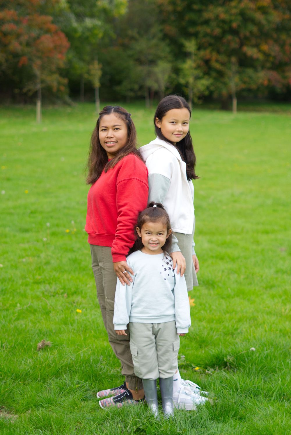 Family outdoor spring photoshoot