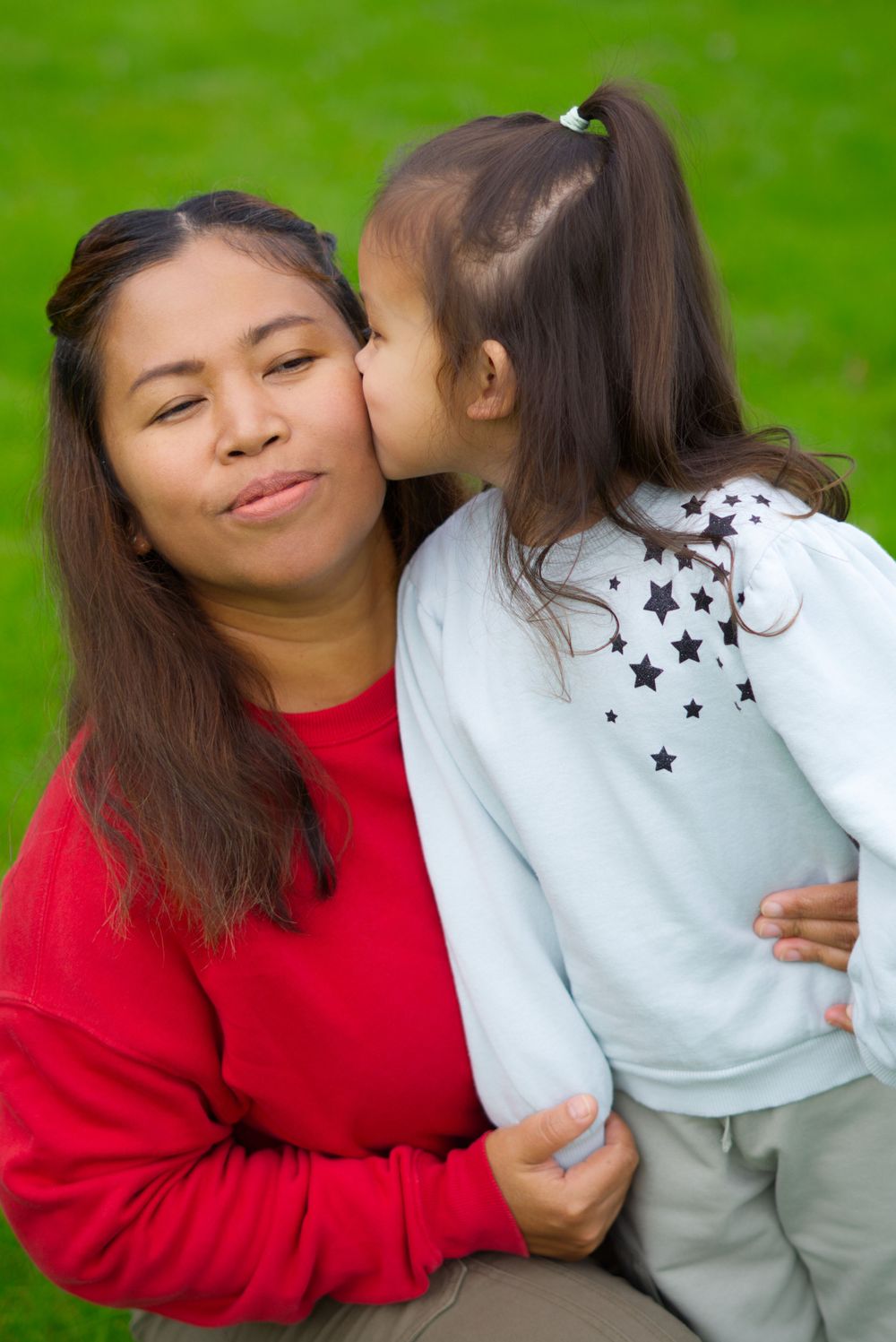 Family outdoor spring photoshoot