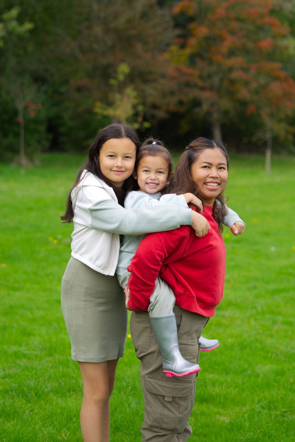 Family outdoor spring photoshoot