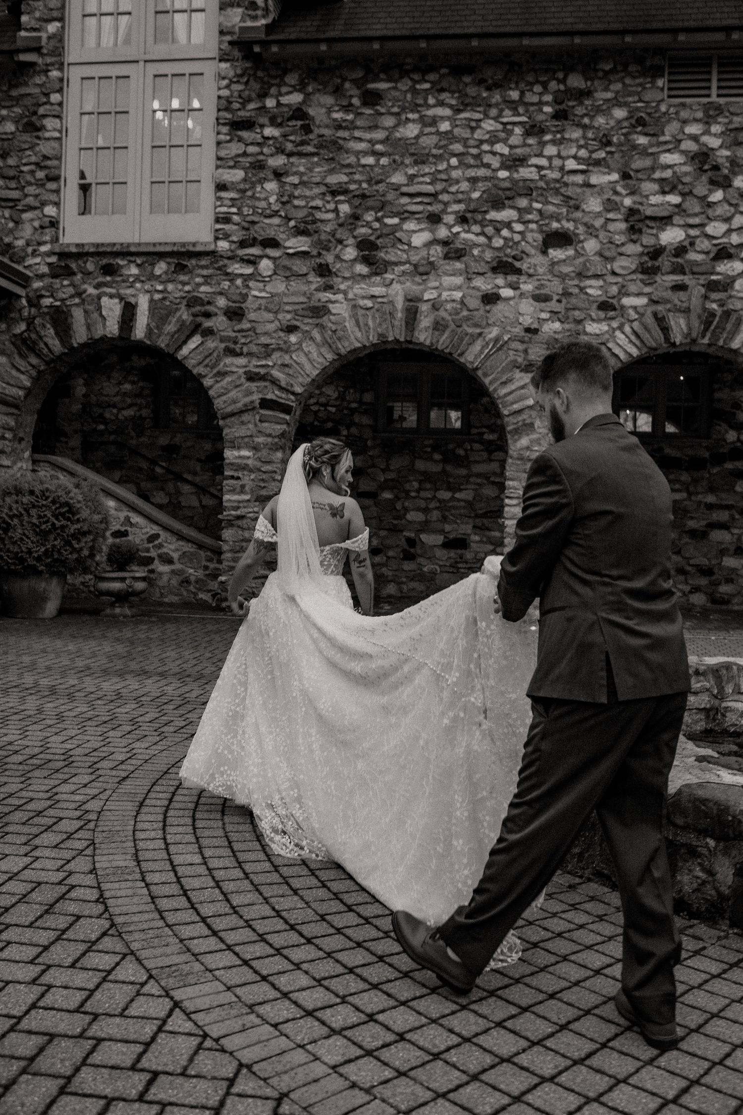 Michigan Wedding Photographer | Creative Art By Bree / Castle Farms