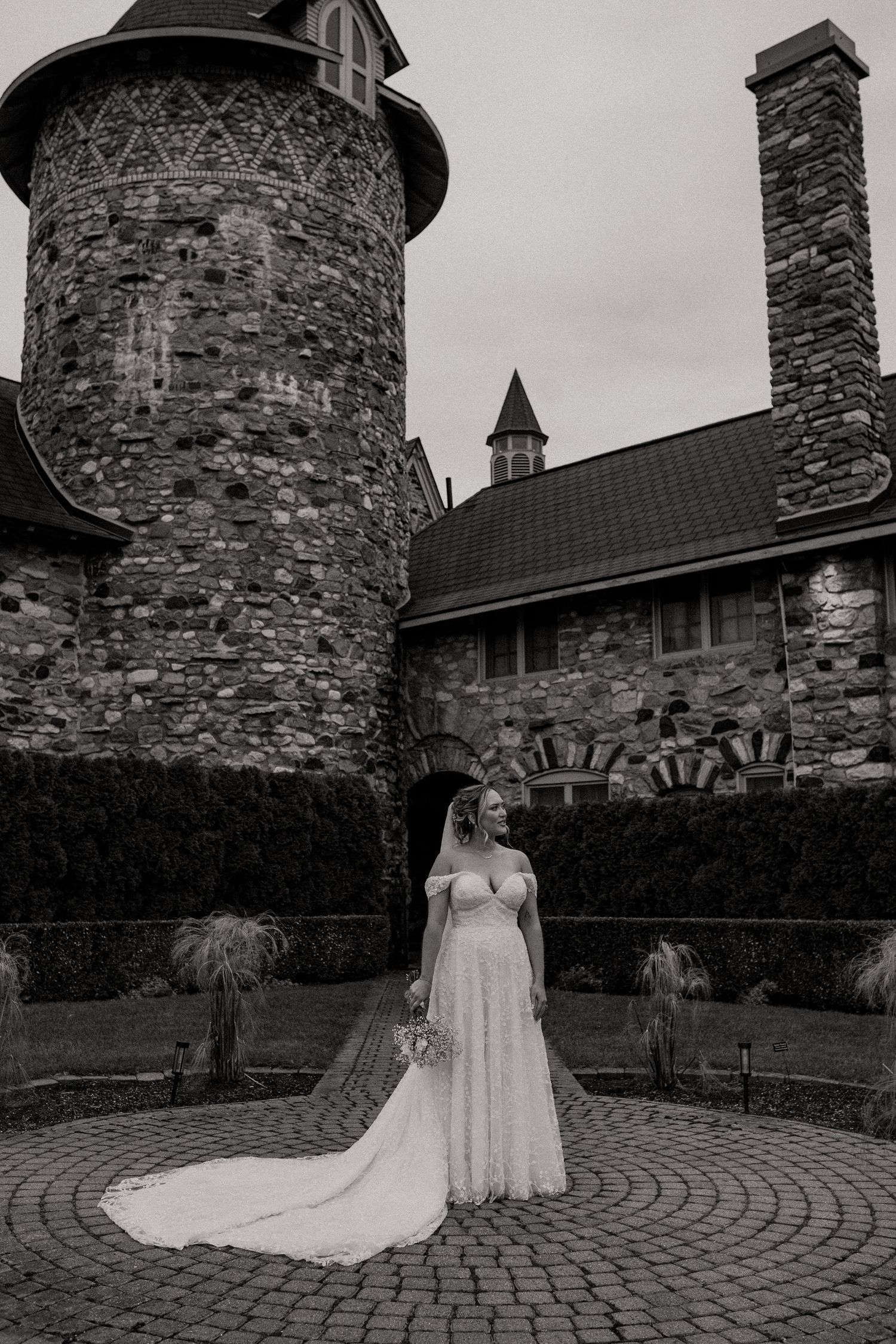 Michigan Wedding Photographer | Creative Art By Bree / Castle Farms