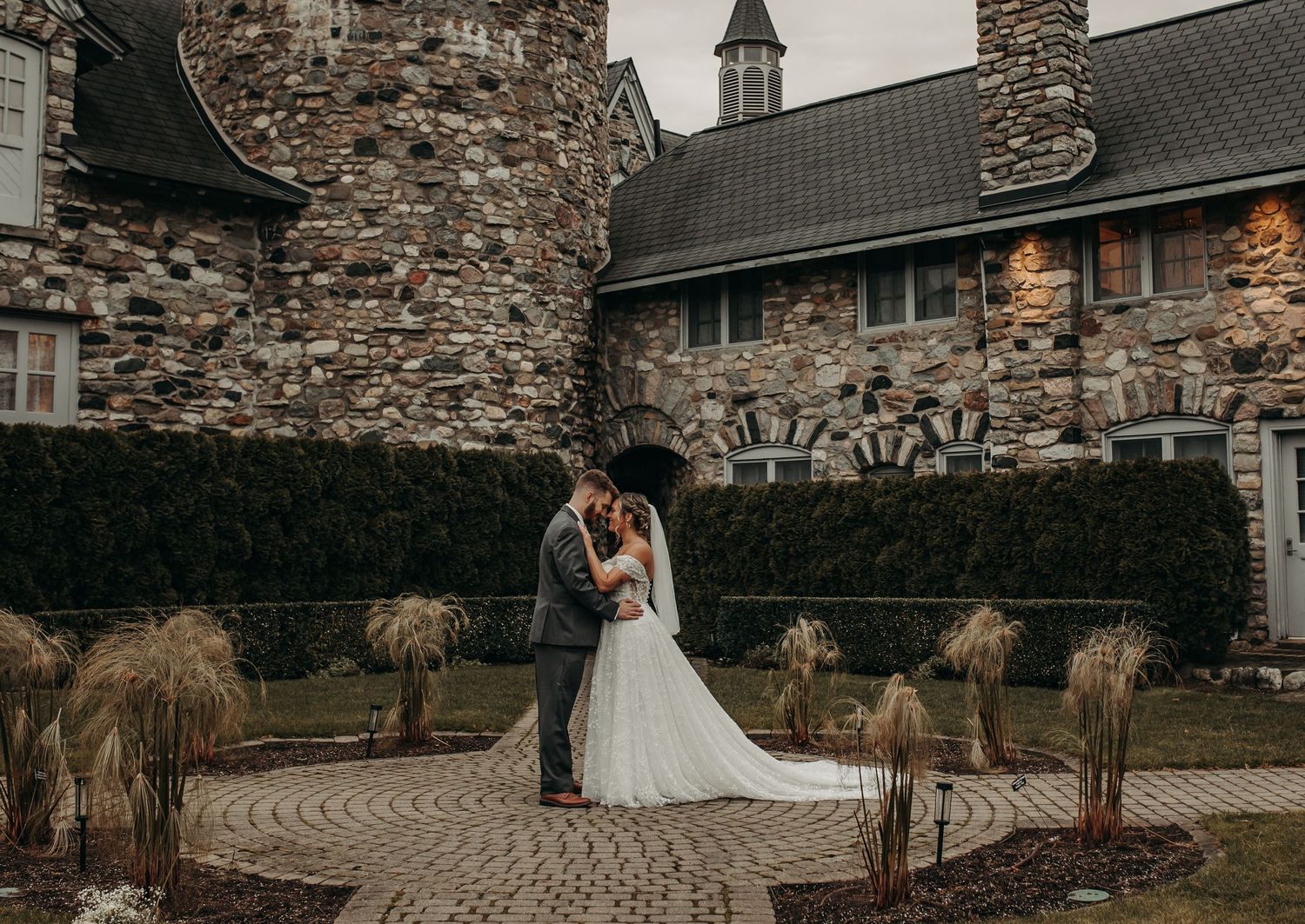 Michigan Wedding Photographer | Creative Art By Bree / Castle Farms