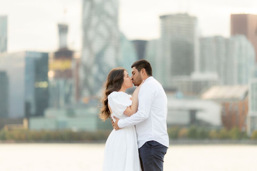 Down Town Toronto skyline Photoshoot, engagement Photographer