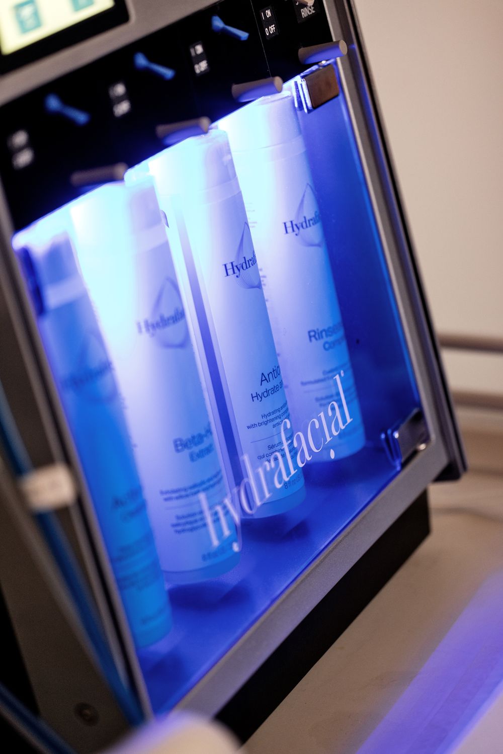 Hydrafacial machine.