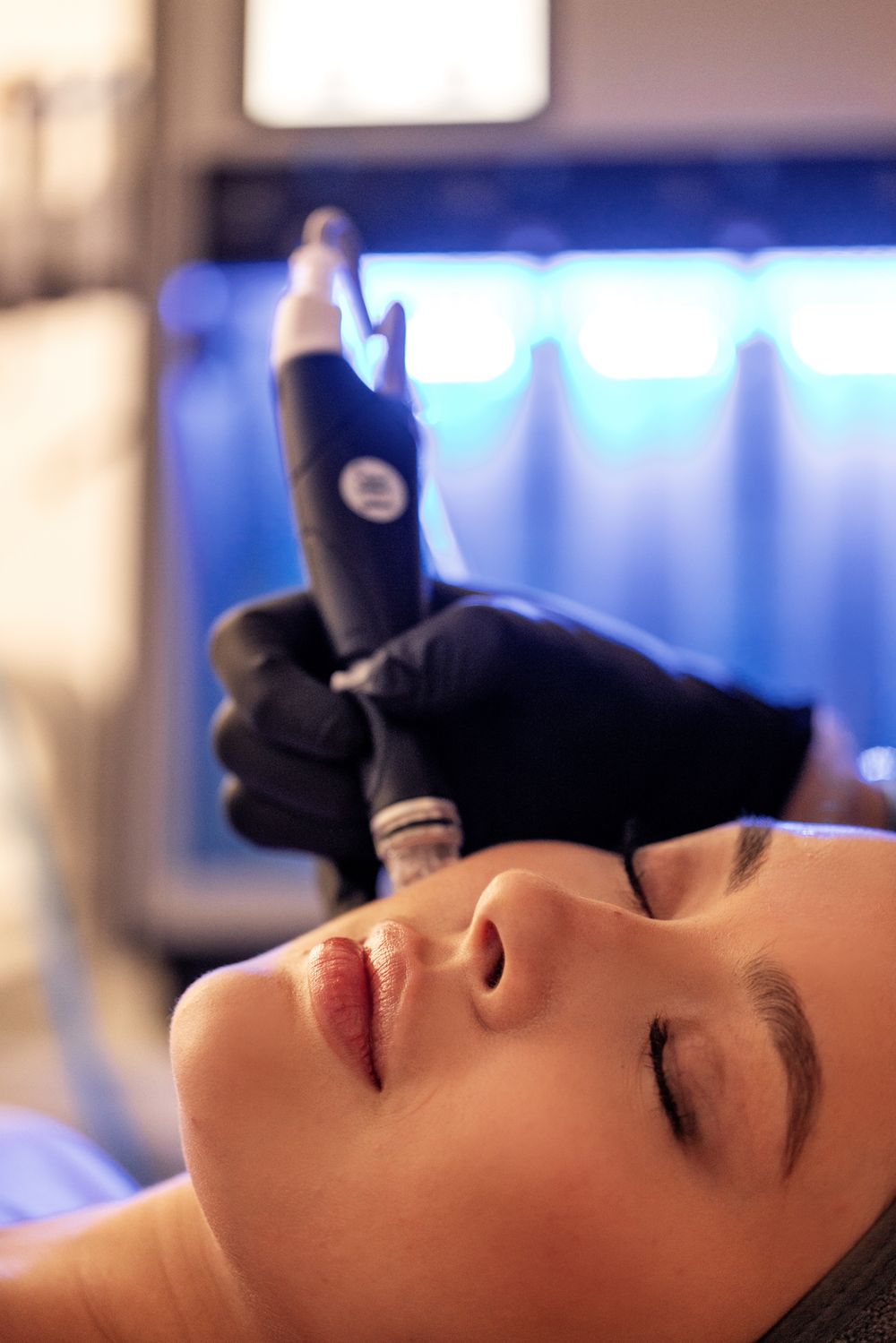 Lymphatic drainage therapy. Platinum Hydrafacial. Red-carpet facial. Lymphatic Drainage treatment in Barrie, Ontario. Medi-spa services.