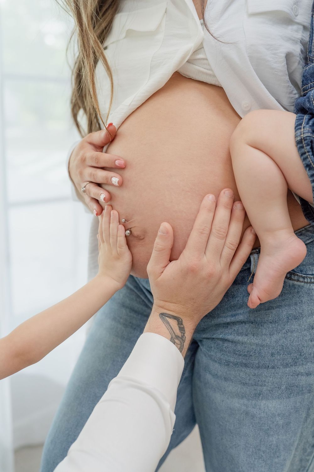Maternity Family Photo Session by Conroe Photographer and Houston Photographer, Studio, white top and blue jeans