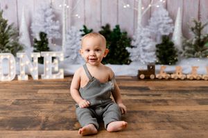 winter wonderland cake smash photo shoot