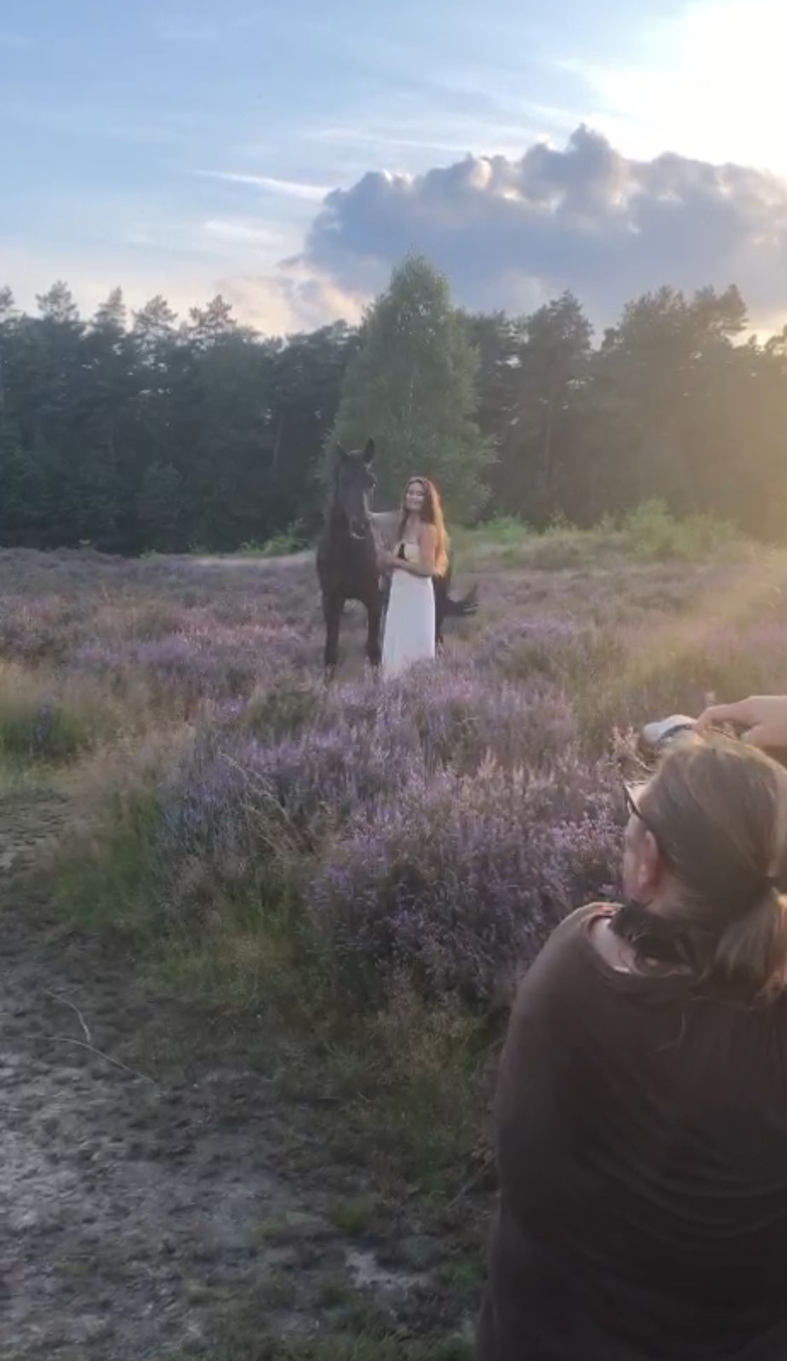 Unieke band vastgelegd in romantische paardenfotografie door een paardenfotograaf in Gelderland.
