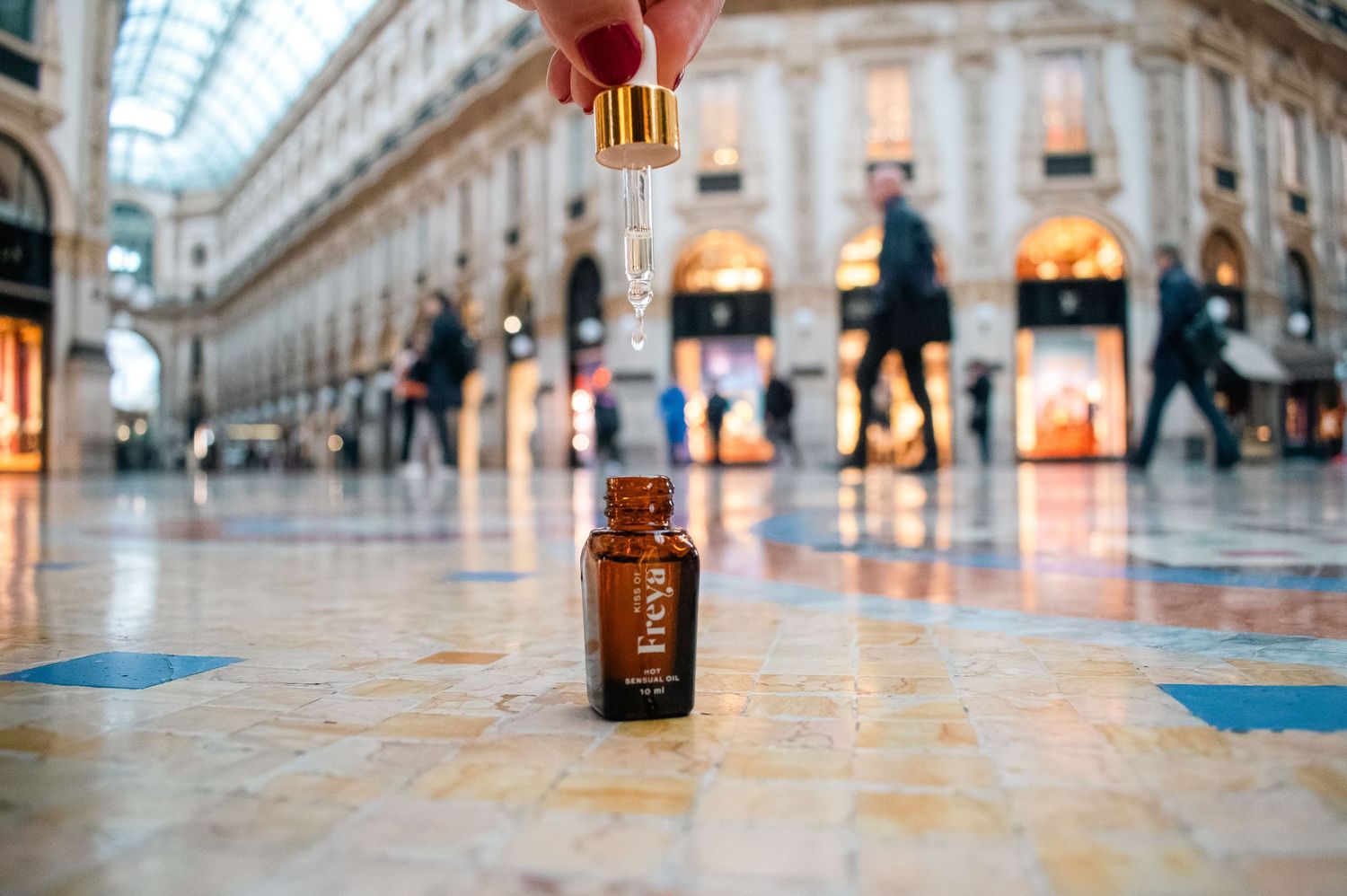 Professional product photography in Milan. Capture stunning, detail-rich images with an urban aesthetic that sets your brand apart.
