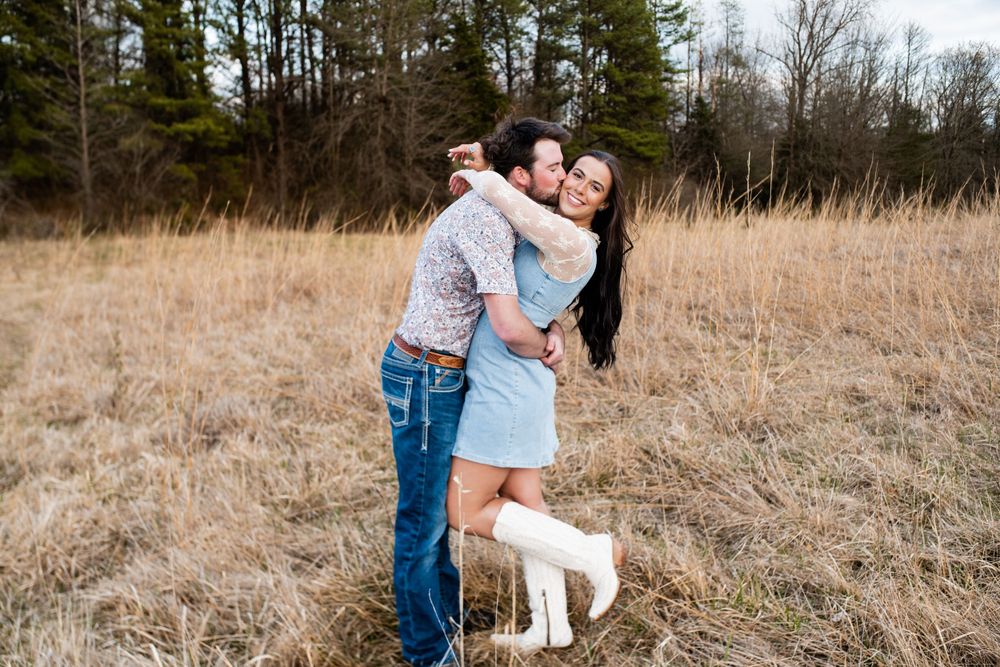 Couples photo session with western inspiration, featuring rustic styles and scenic outdoor backdrops for a unique and romantic vibe.