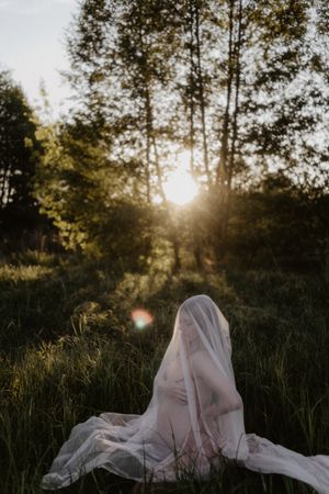 Schwangerschaftsshooting voller Sinnlichkeit, Tiefe und Magie
