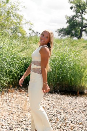 High school senior smiling during her St. Louis senior photos at Forest Park. Authentic senior photography by Faith’s Flicks. Book today!