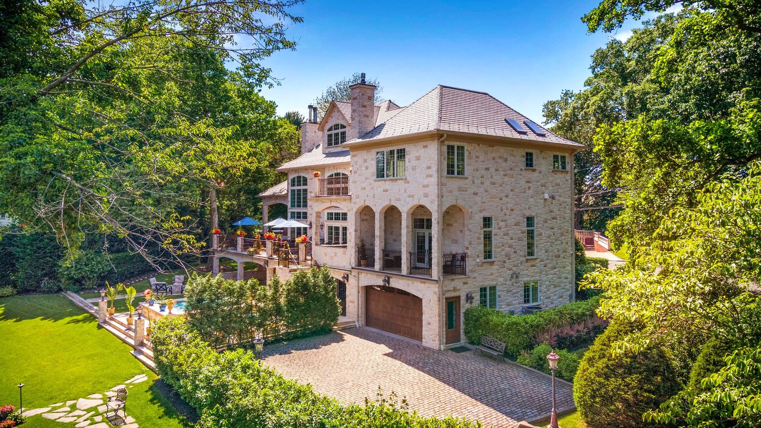 Custom real estate videography for property marketing in NYC
