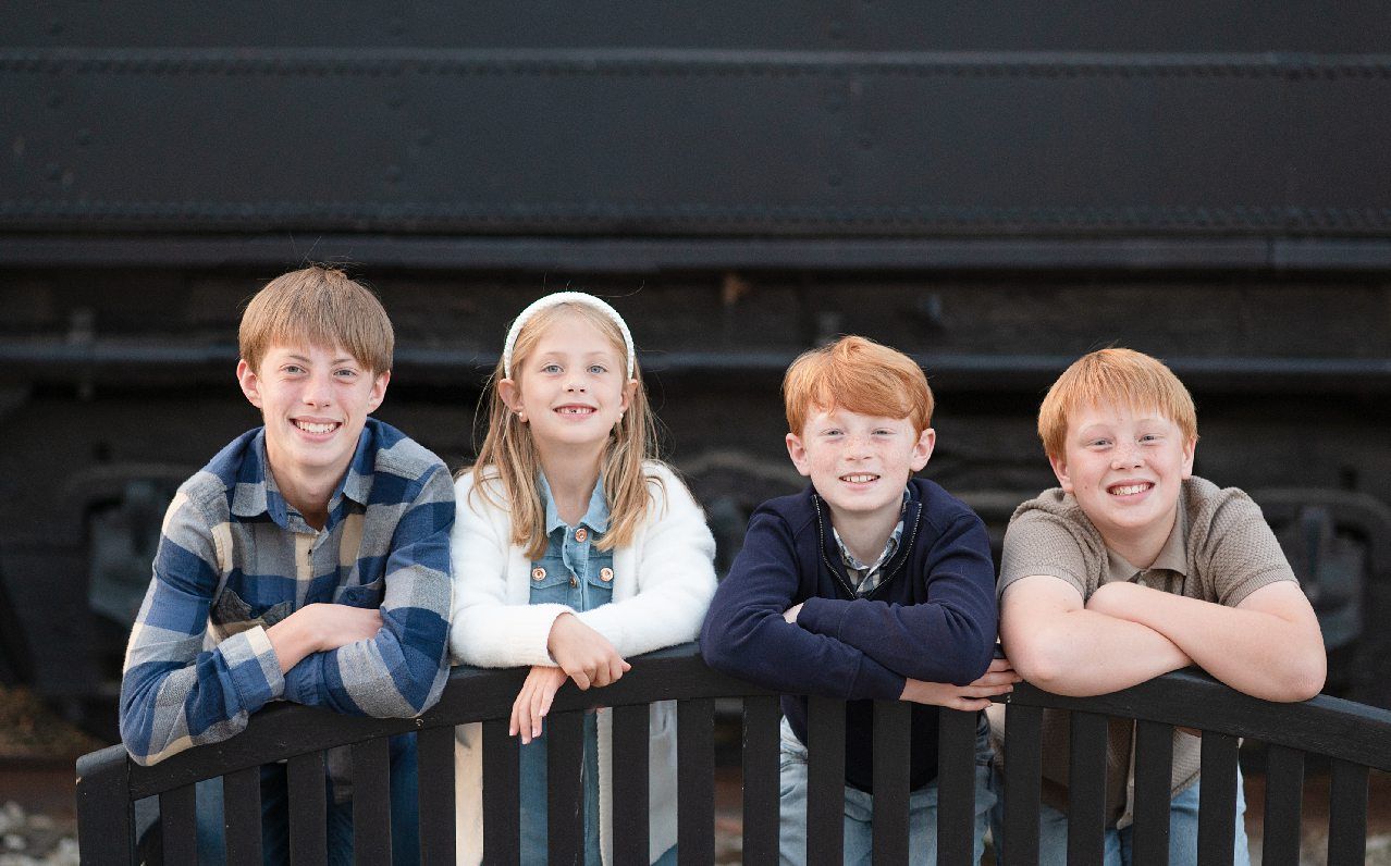 Family of 6 in Downtown Bartlesville by Photographer Kristi Bray