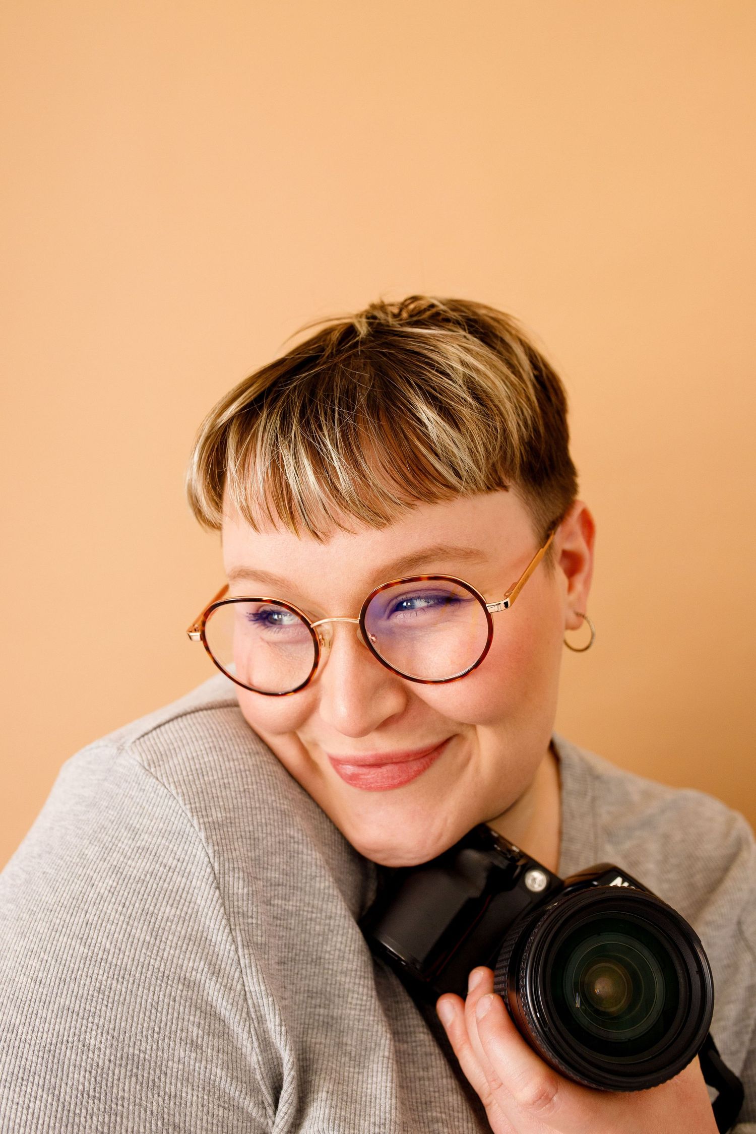 Portrait de Oriana Plongeron, photographe près de Saint-Étienne dans la Loire