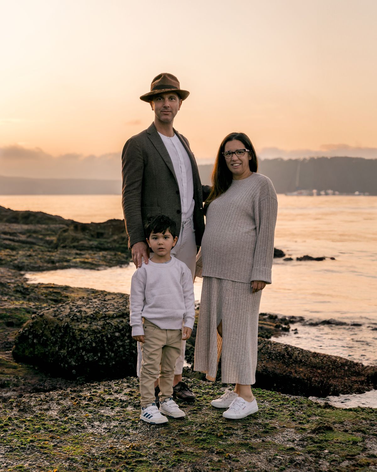 sunrise-family-photoshoot-in-mosman-family-looks-into-the-camera