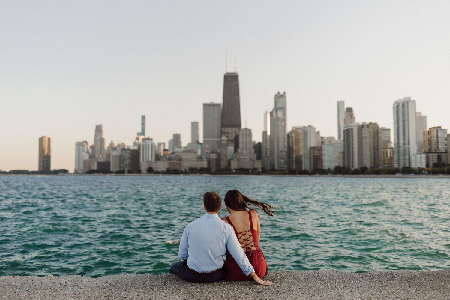 Panoramic view of Chicago skyline with couple enjoying lakefront view.