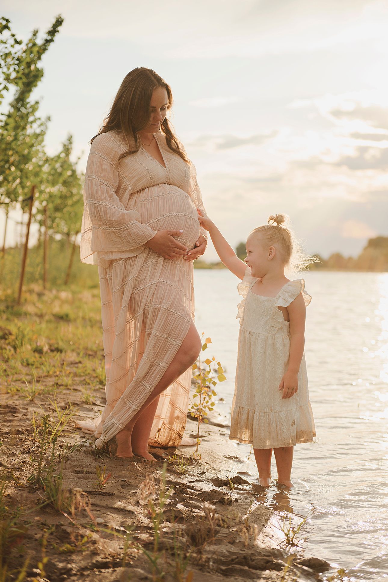 Maternity Photos at a Lake in Idaho Falls ShutterGirl Maternity Photographer Idaho Falls Emotive Photographer
Custom Maternity Photography