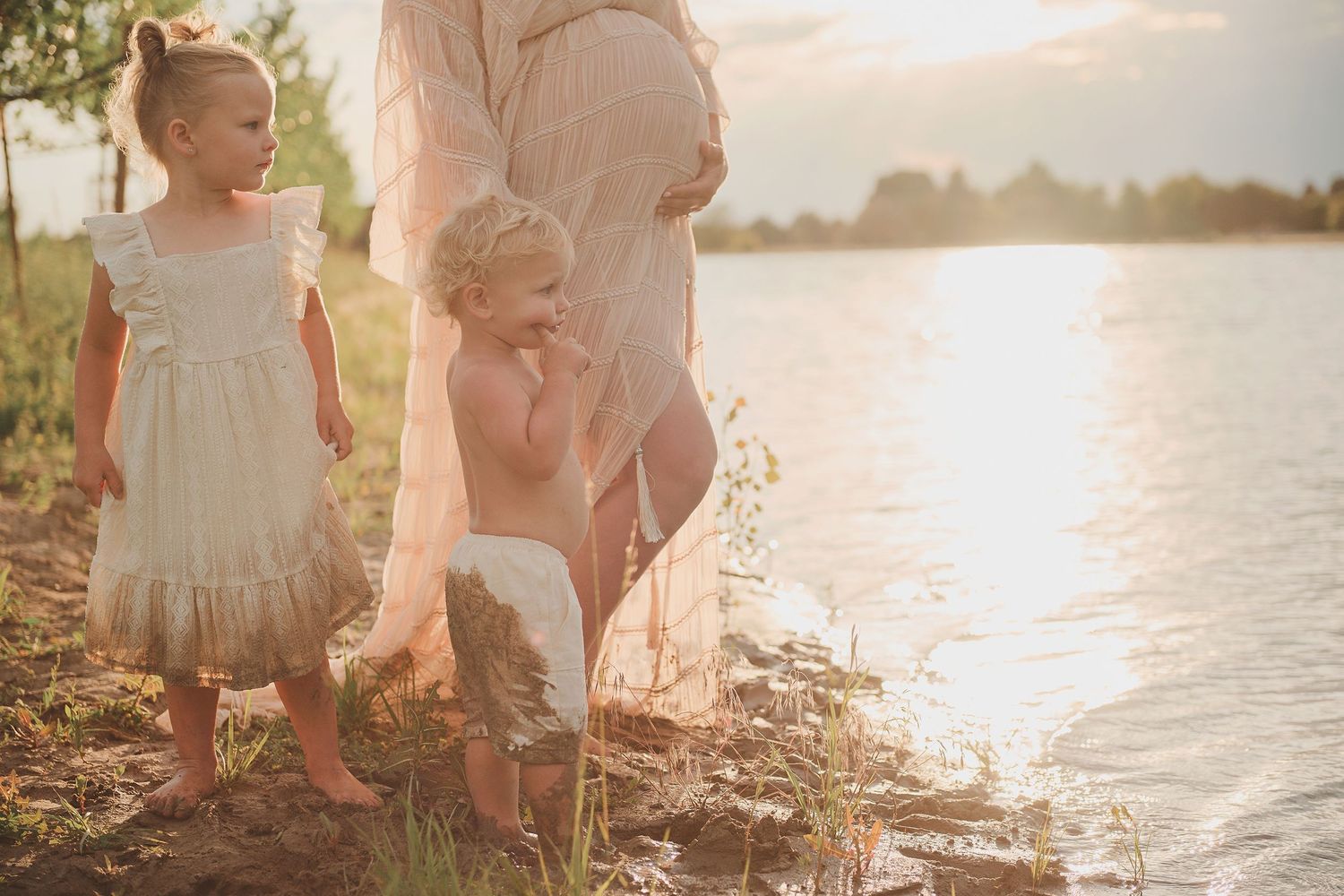Maternity Photos at a Lake in Pocatello ShutterGirl Maternity Photographer Pocatello Emotive Photographer
Custom Maternity Photography