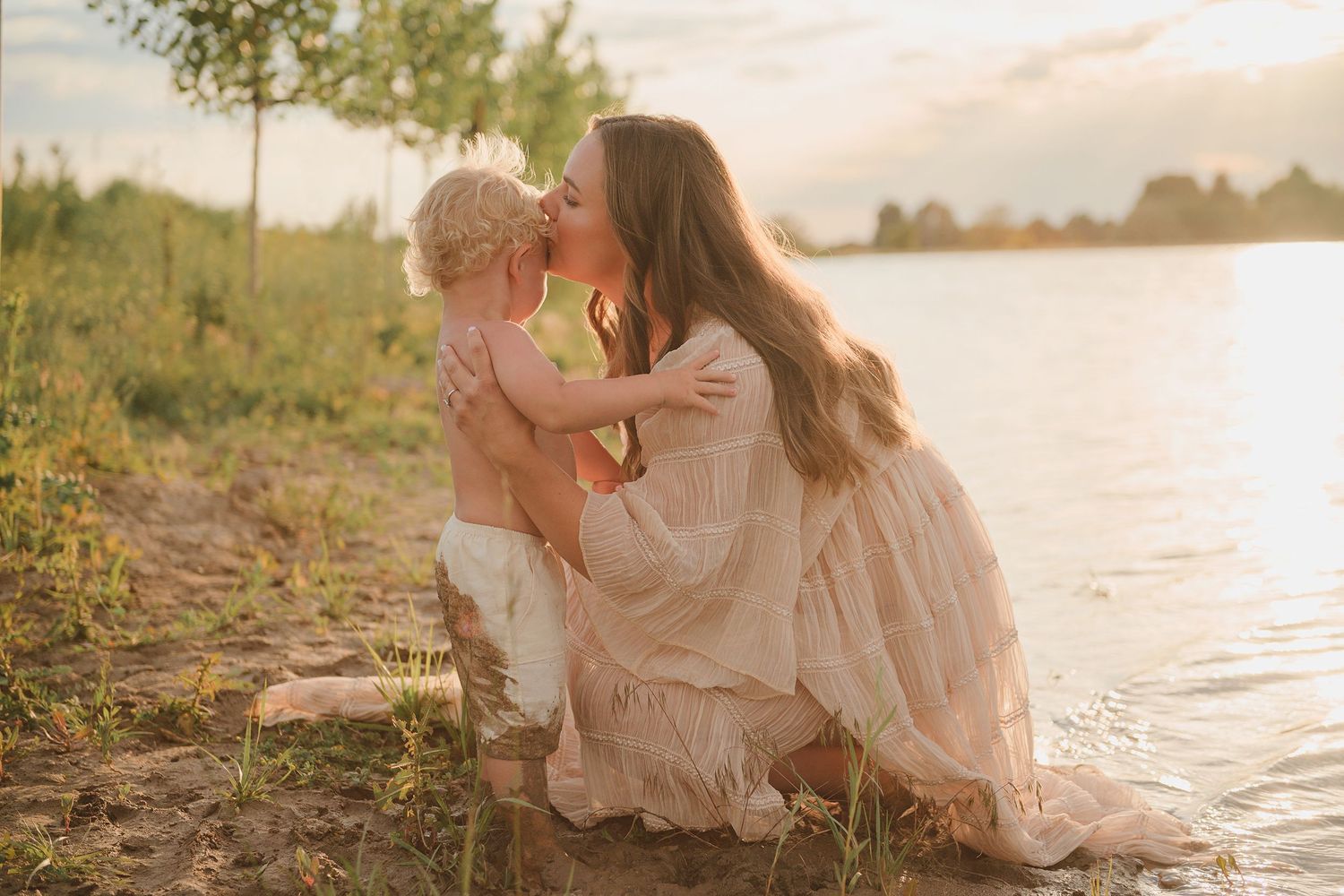 Maternity Photos at a Lake in Idaho Falls ShutterGirl Maternity Photographer Idaho Falls Emotive Photographer
Custom Maternity Photography