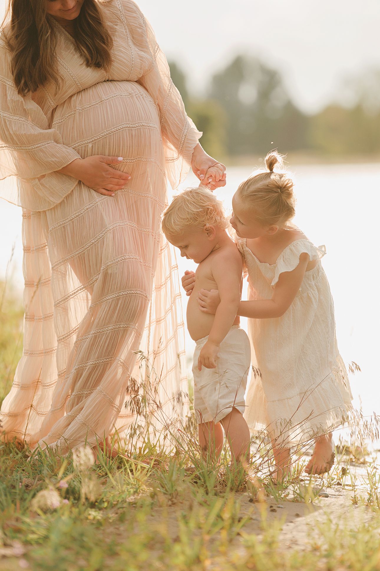 Maternity Photos at a Lake in Idaho Falls ShutterGirl Maternity Photographer Idaho Falls Emotive Photographer
Custom Maternity Photography