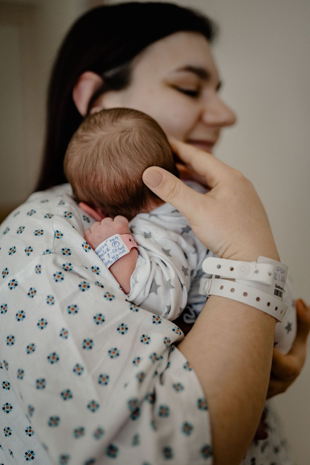 Foceni miminek v porodnici Pardubice, Hradec Králové, Praze a Chrudimi. Profi fotografka Sarka Duchacova. Newborn focení, Fresh 48.