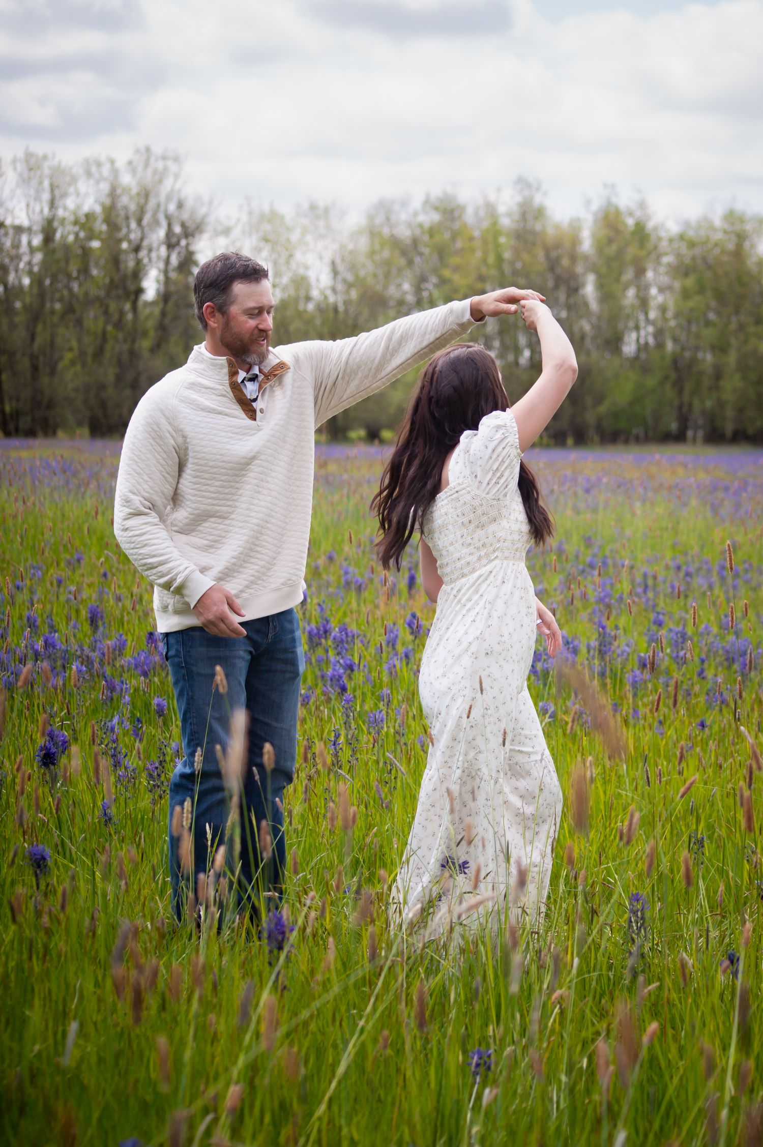 Two lovers dancing in a field