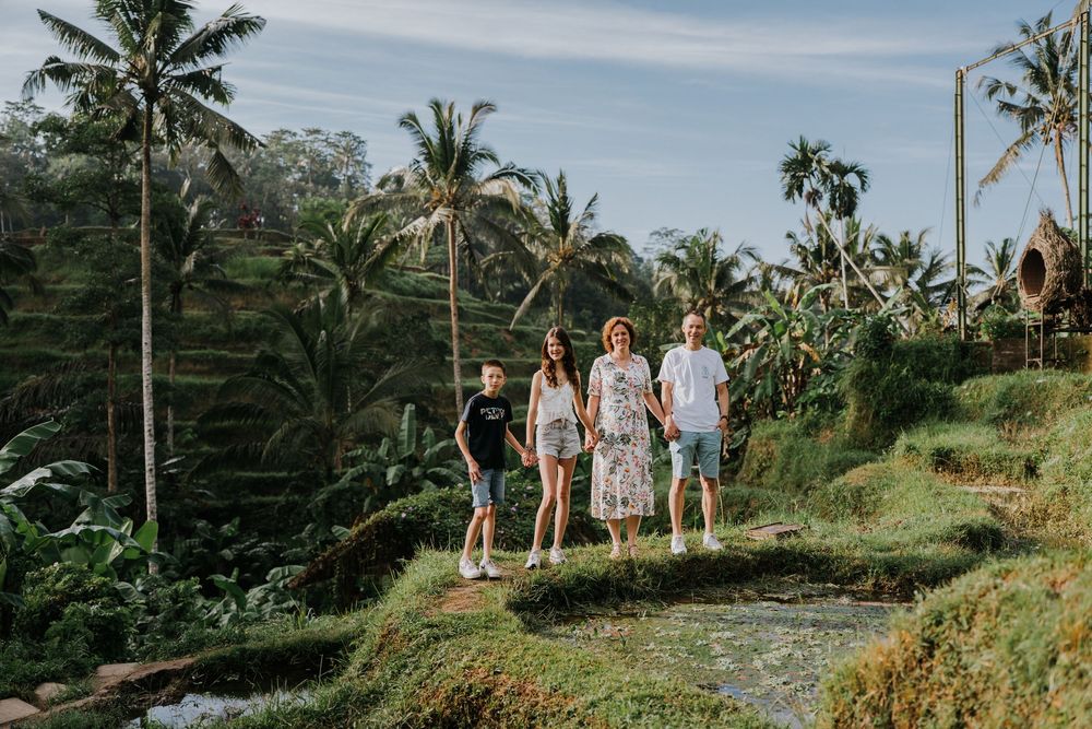 Rice field family photoshoot in Bali