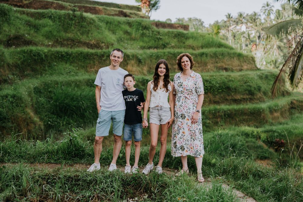 Bali Family photoshoot in a lush ricefield at ceking rice terrace