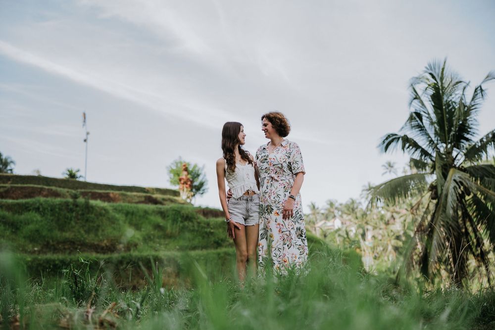 Bali Family photoshoot in a lush ricefield at ceking rice terrace
