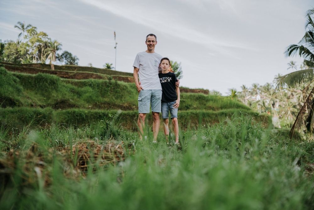 Bali Family photoshoot in a lush ricefield at ceking rice terrace