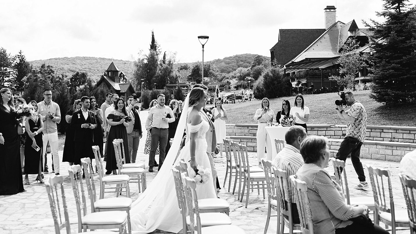 Fotografisanje vencanja
Fotograf na svom radnom mestu
Mlada
Mladozenja
Mladenci
Vrdnicka Kula
Vrdnik
Fruska gora
Kum
Kuma
Kumovi
