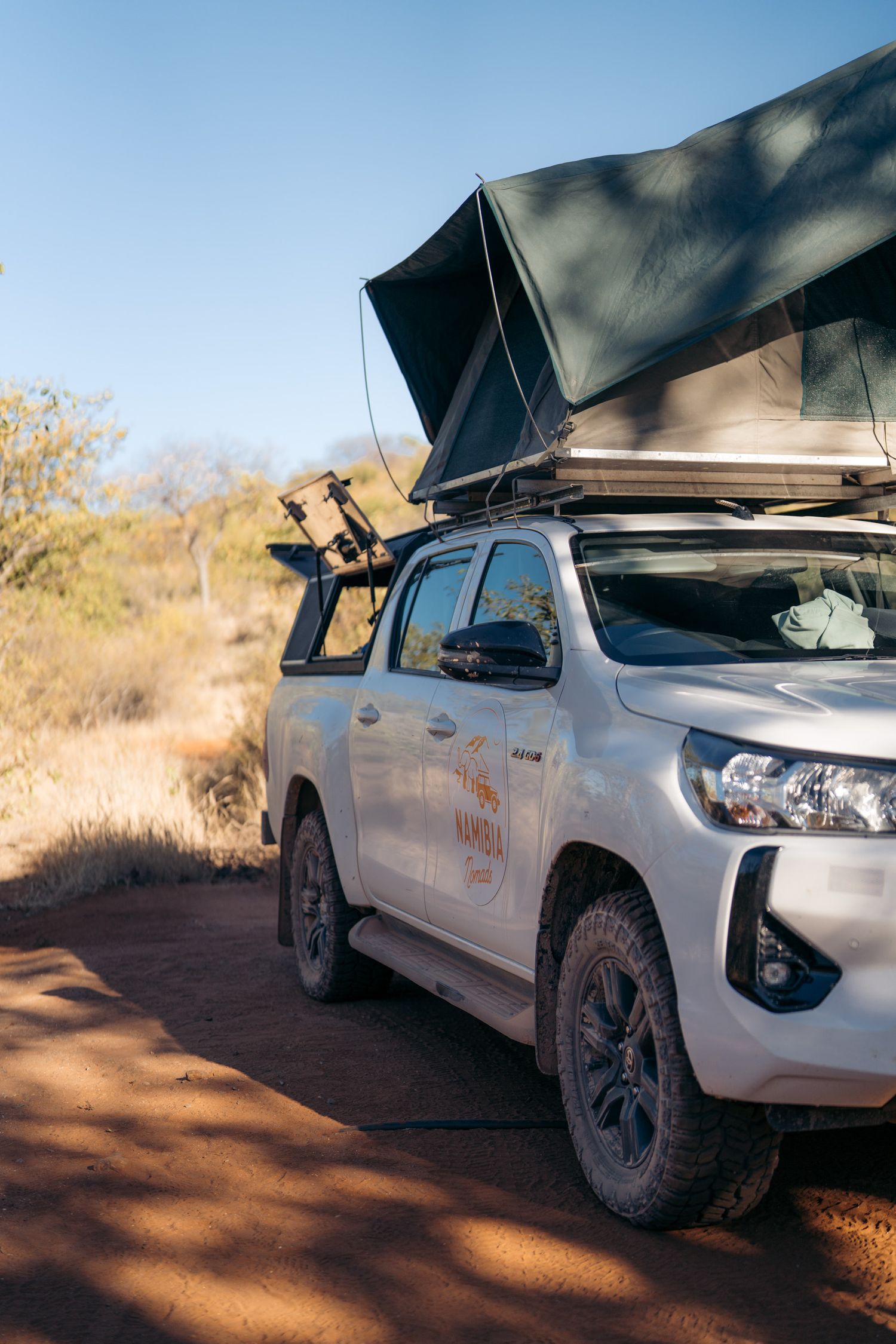 4x4 namibia nomads avec tente de toit pour un roadtrip en namibie