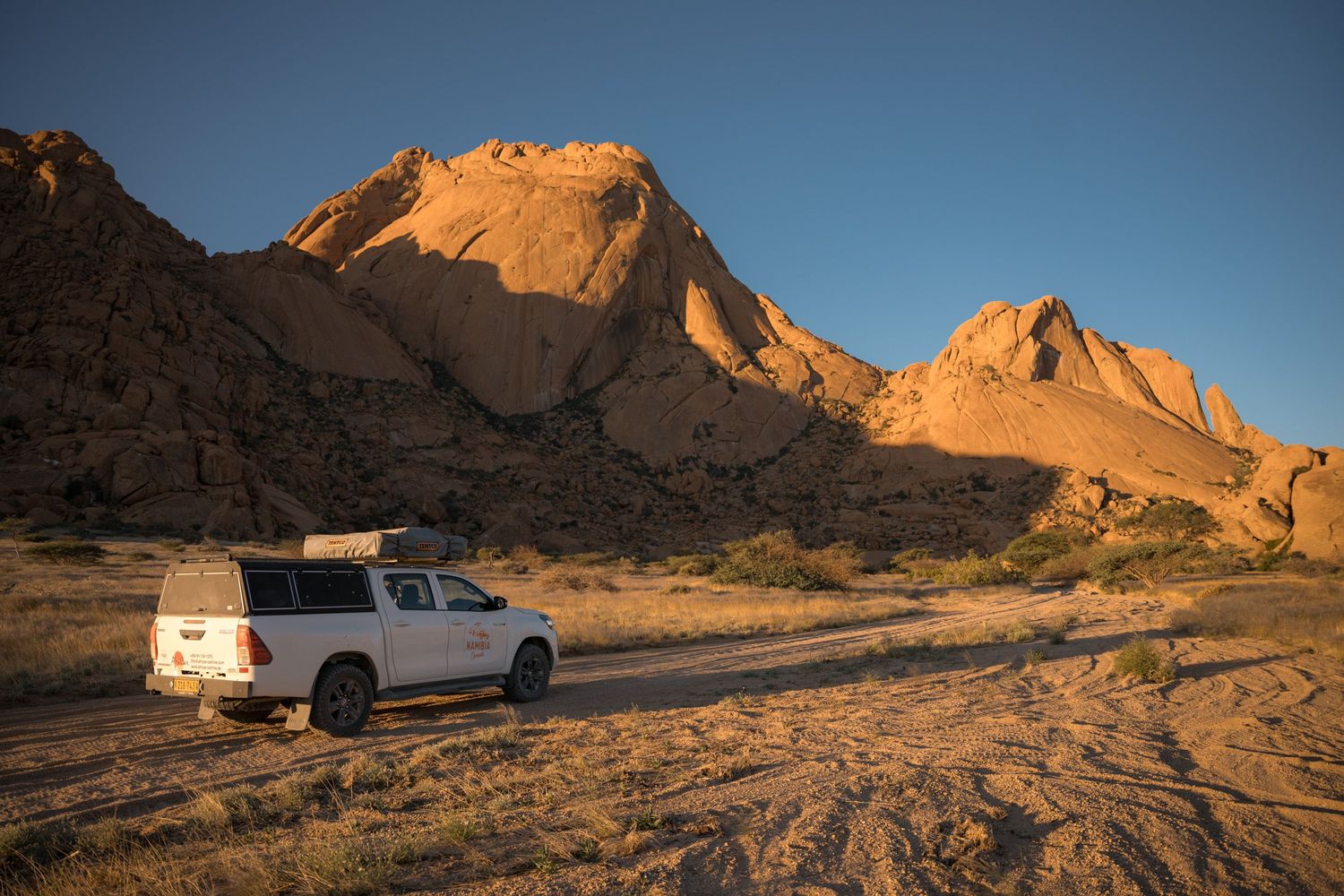 roadtrip 4x4 tente de toit spitzkoppe