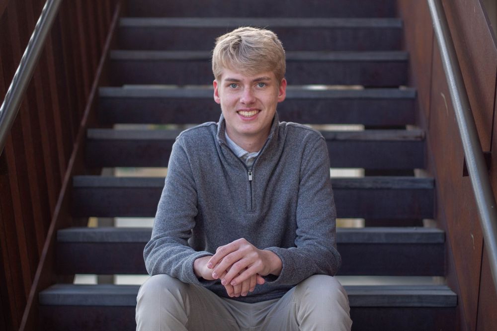 Senior photo in Kansas City sitting on a staircase.